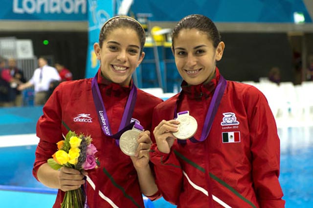 LONDRES 2012 CLAVADOS PAOLA Y ALEJANRA,. LO LOGRAN Acion photo of Paola Espinosa and Alejandra Orozco of Mexico, silver medall winners of the womens 10 mts synchro diving during day 4 of the London 2012 Olympic Games./Foto de accion de Paola Espinoza y Alejandra Orozco de Mexico, ganadoras de mesalla de plata en clavados 10 mts sincronuzados, durante dia 4 de los Juegos Olimpicos Londres 2012.. 31 July 2012. MEXSPORT/OSVALDO AGUILAR FOTOS TOMADAS CON EL SIGUIENTE EQUIPO NIKON: Cmara D4 Cmara D300S Lente Nikkor 400mm 1:2.8G VR Lente Nikkor 70-200mm 1:2.8G Lente Nikkor 24-70mm 1:2.8G Lente Nikkor 14-24mm 1:2.8G Flash SB-910